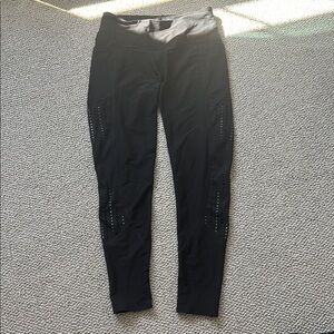 Victoria Sport Black Leggings with Pockets and Circle Detail